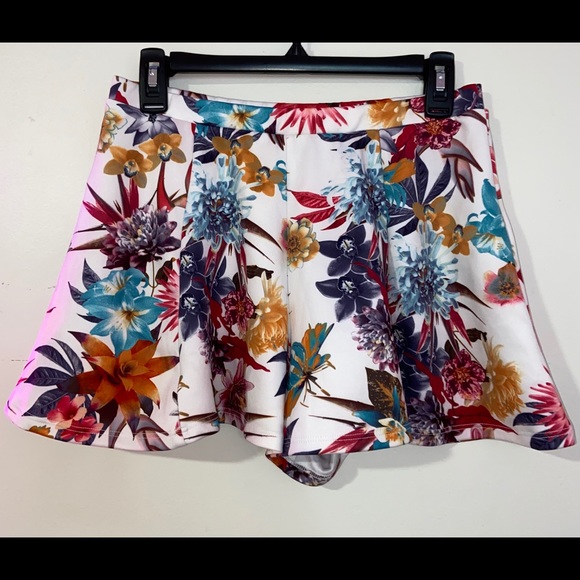 Floral Wide Leg Shorts - Picture 1 of 2